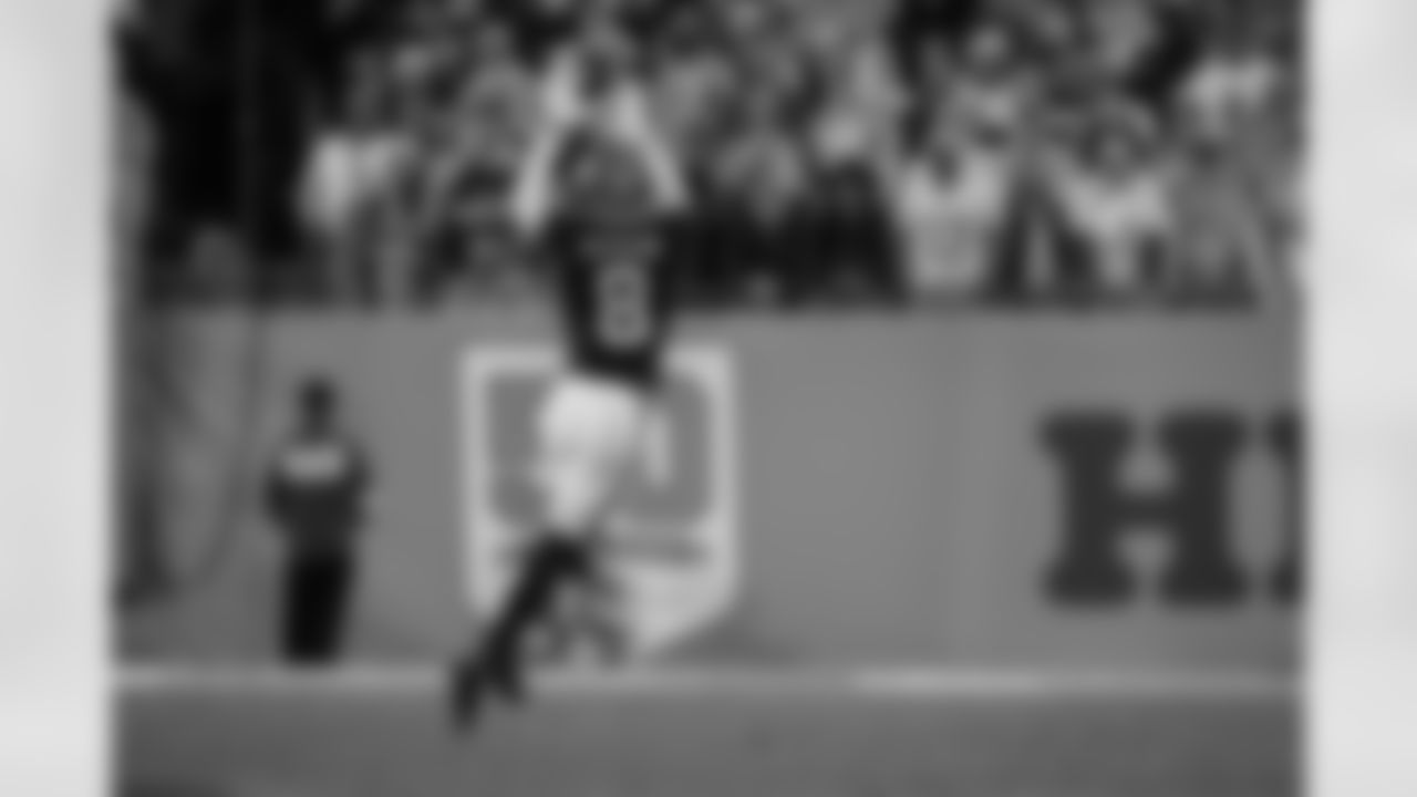 Atlanta Falcons tight end Kyle Pitts Sr. #8 makes a catch during the Week 15 Game against the Tampa Bay Buccaneers at Raymond James Stadium in Tampa, Florida on Thursday, December 11, 2025. (Photo by Jay Bendlin/Atlanta Falcons)