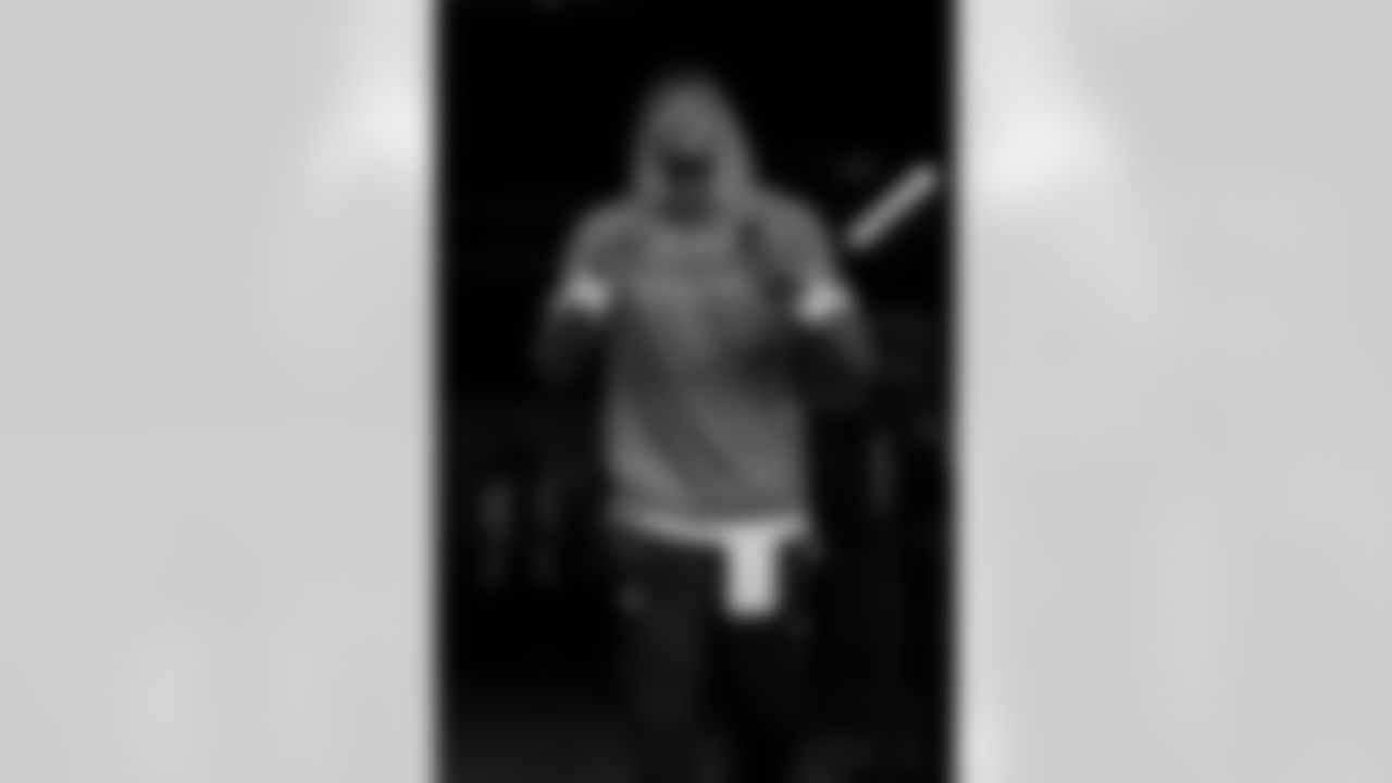 Atlanta Falcons quarterback Michael Penix Jr. #9 warms up before the Week 7 Game against the San Francisco 49ers at Levi's Stadium in Santa Clara, California on Sunday, October 19, 2025. (Photo by Taylor McLaughlin/Atlanta Falcons)