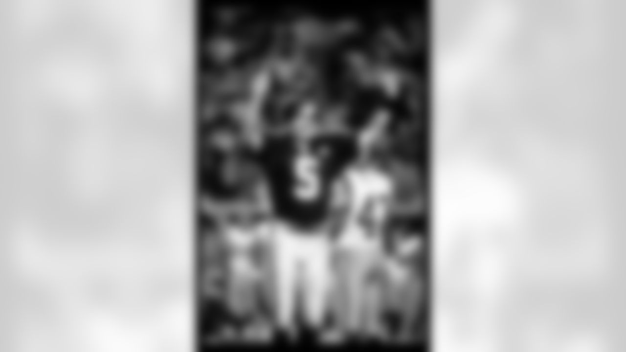 Photograph from the Falcons game vs the St. Louis Rams on November 2, 1997.