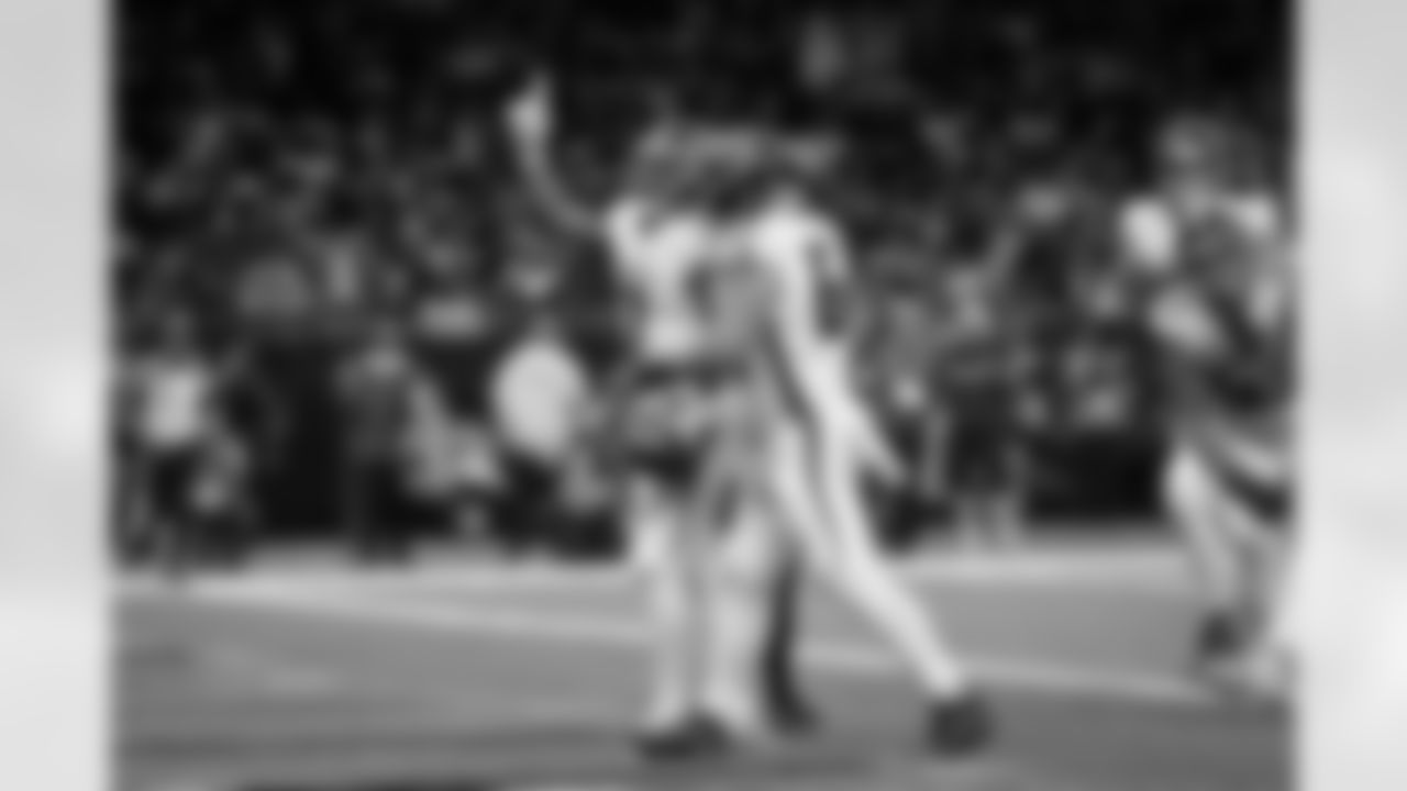 Atlanta Falcons running back Bijan Robinson #7 celebrates with teammates after scoring a touchdown during the Week 12 Game against the New Orleans Saints at Caesars Superdome in New Orleans, Louisiana on Sunday, November 23, 2025. (Photo by Taylor McLaughlin/Atlanta Falcons)