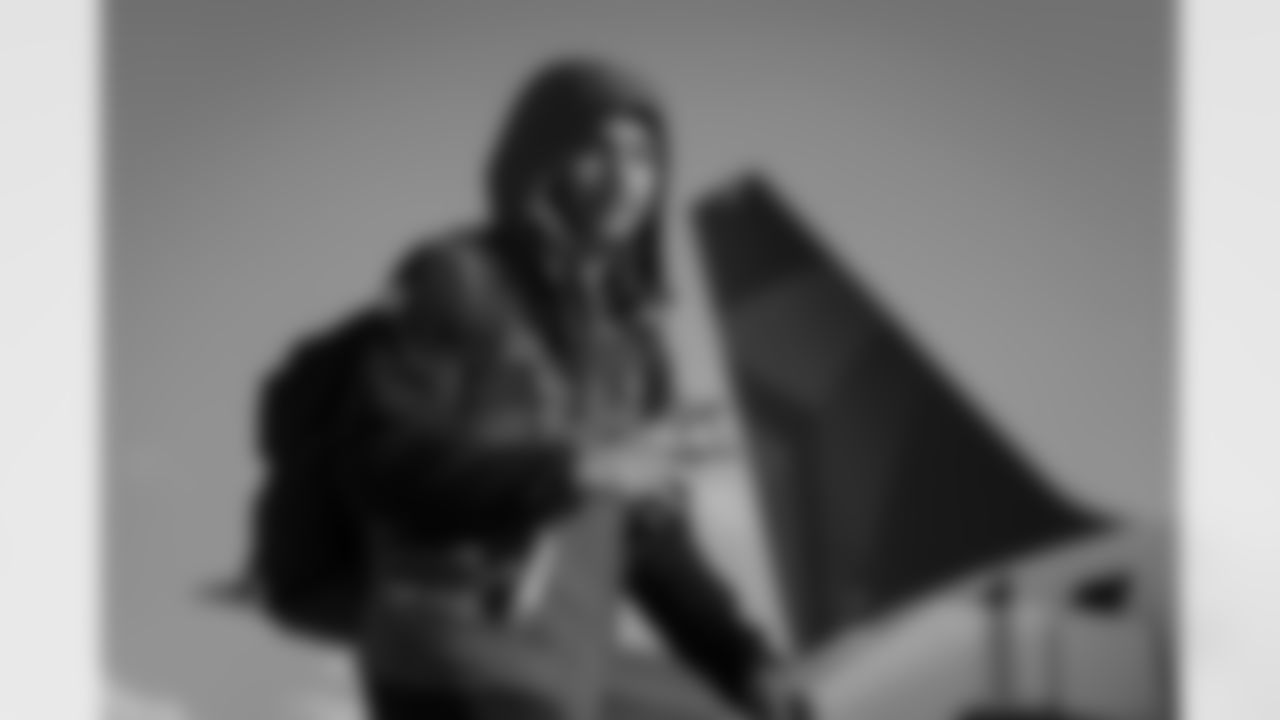 Atlanta Falcons cornerback Mike Ford Jr. #28 boards the plane at Hartsfield-Jackson International Airport in Atlanta, Ga. on Saturday, November 22, 2025. (Photo by Jay Bendlin/Atlanta Falcons)