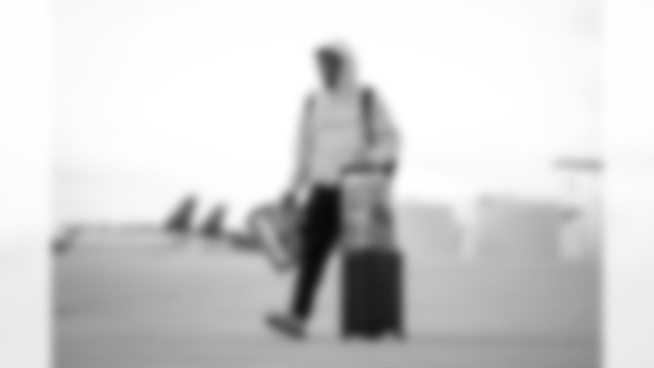 Atlanta Falcons safety Xavier Watts #31 boards the plane at Hartsfield-Jackson International Airport in Atlanta, Ga. on Taylor McLaughlin/Atlanta Falcons)