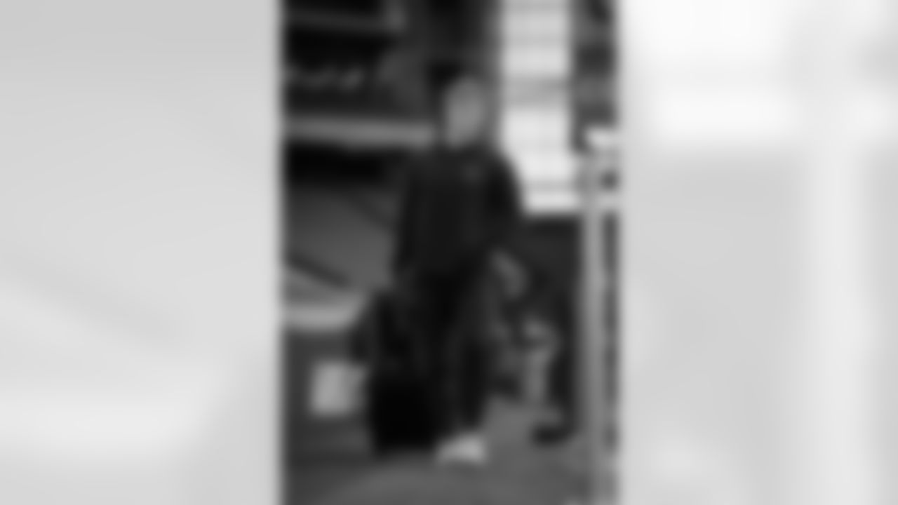 Atlanta Falcons inside linebacker JD Bertrand #40 arrives before the Week 16 Game against the Arizona Cardinals at State Farm Stadium in Glendale, Arizona on Sunday, December 21, 2025. (Photo by Taylor McLaughlin/Atlanta Falcons)