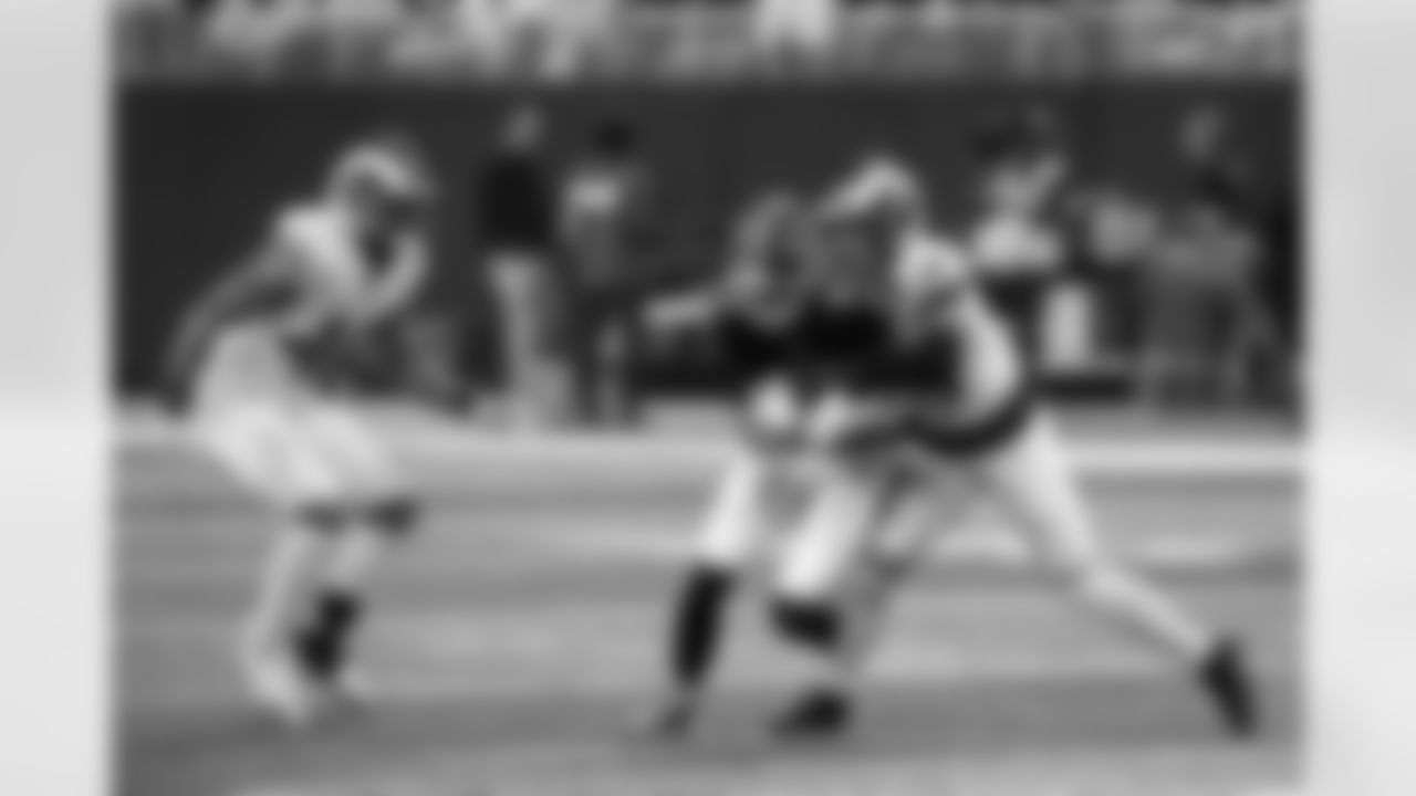 Atlanta Falcons wide receiver David Sills V #87 carries the ball after a catch during the Week 17 Game against the Los Angeles Rams at Mercedes-Benz Stadium in Atlanta, Georgia on Monday, December 29, 2025. (Photo by Steven Burroughs/Atlanta Falcons)