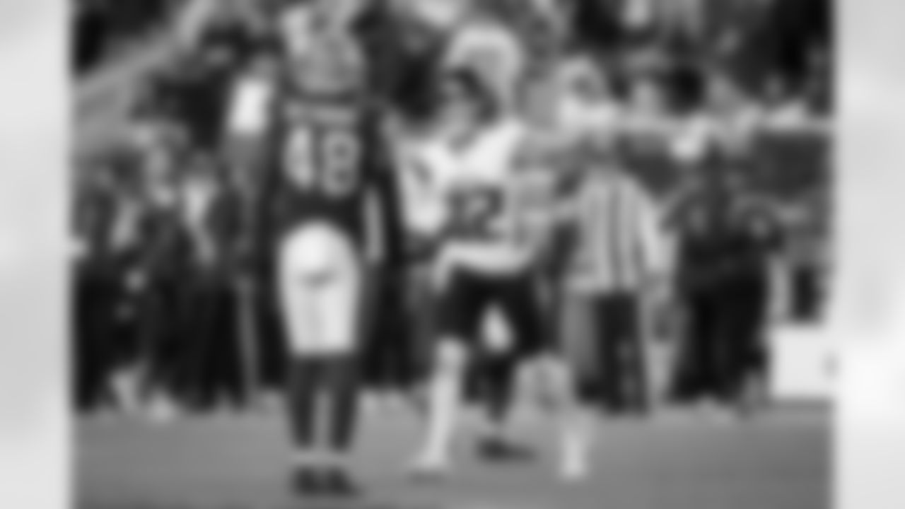 Atlanta Falcons wide receiver Casey Washington #82 makes a catch during the Week 7 Game against the San Francisco 49ers at Levi's Stadium in Santa Clara, California on Sunday, October 19, 2025. (Photo by Taylor McLaughlin/Atlanta Falcons)