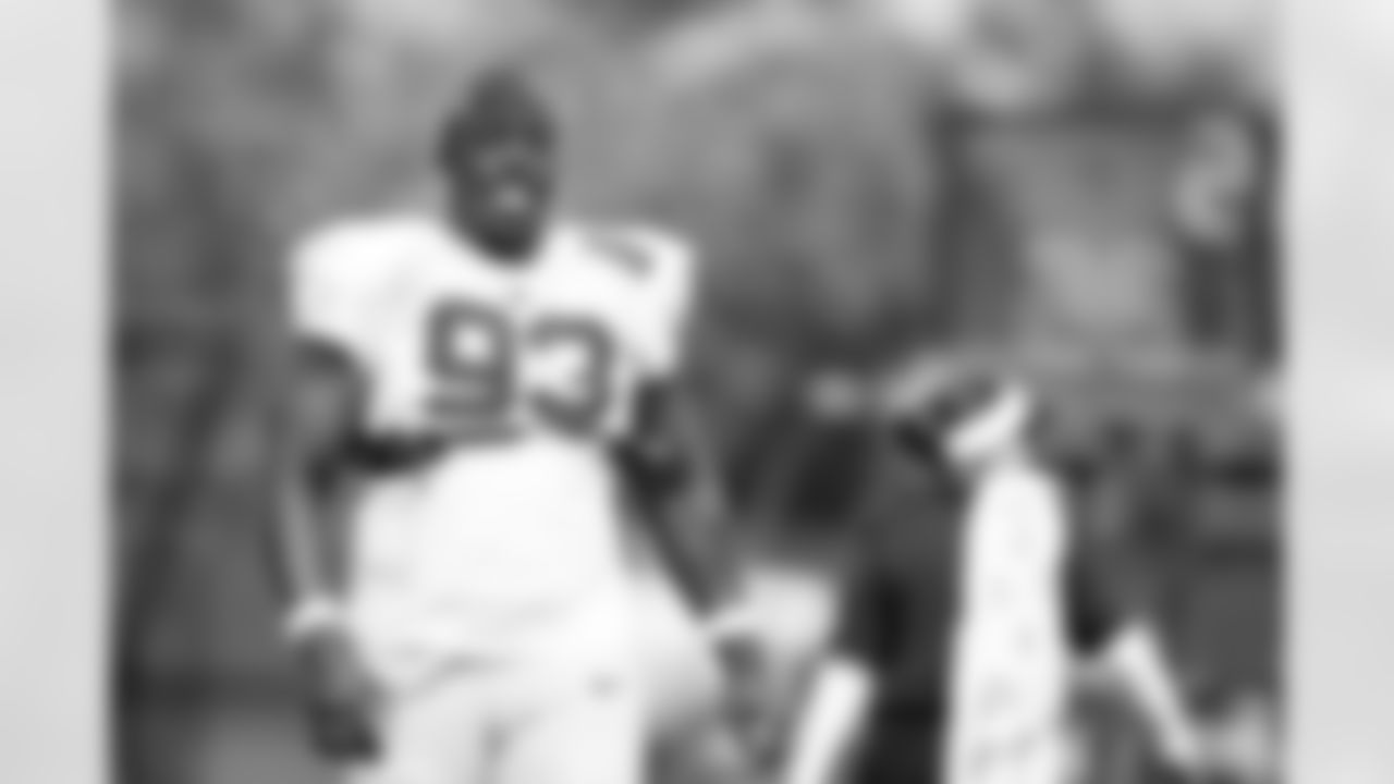 DL Rakeem Nuñez-Roches (93)