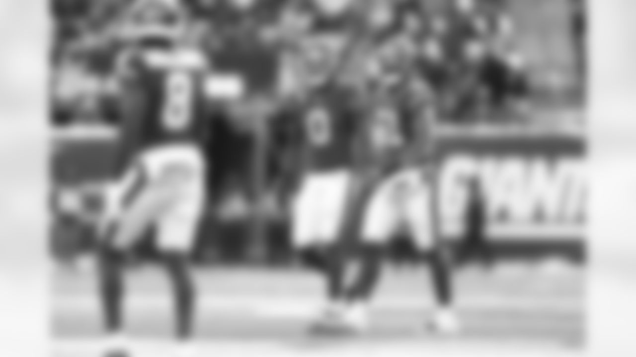 OLB Brian Burns (0) , OLB Abdul Carter (51)