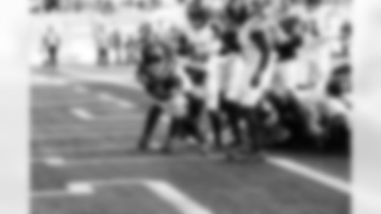 RB Tyrone Tracy Jr. (29)