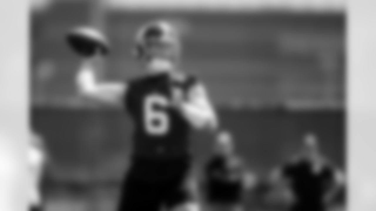 QB Jaxson Dart (6)