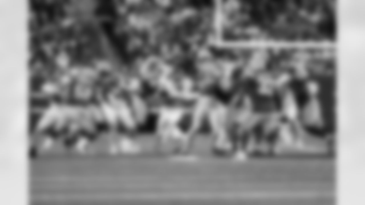 RB Tyrone Tracy Jr. (29)