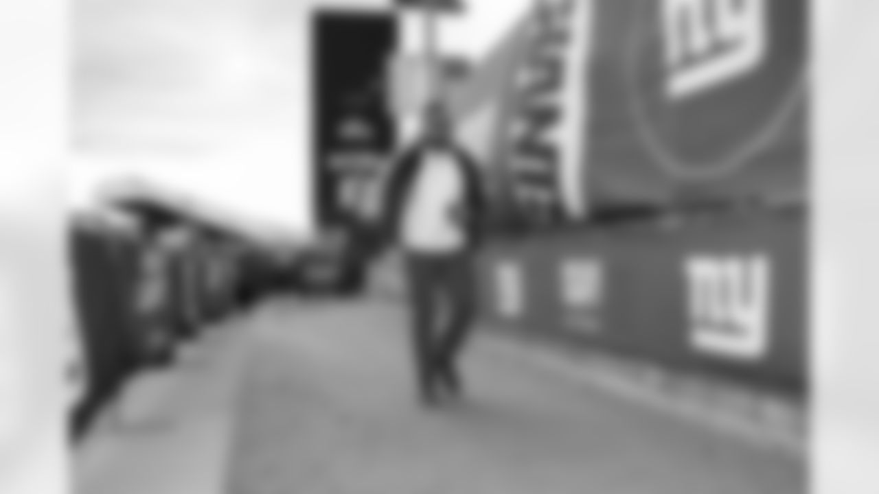 G Greg Van Roten (74)