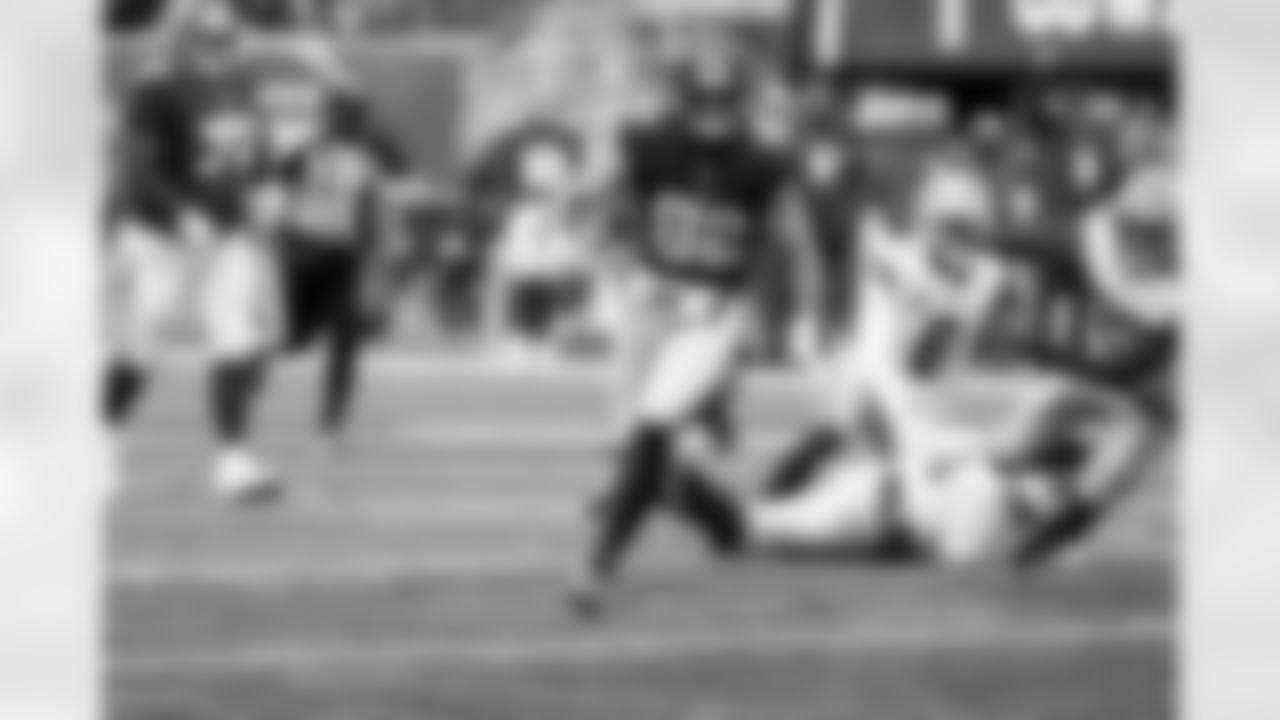 TE Daniel Bellinger (82)