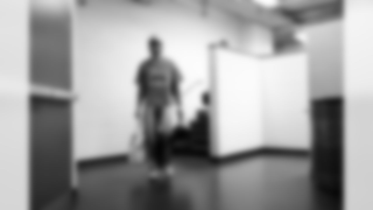 WR Isaiah Hodgins (89)