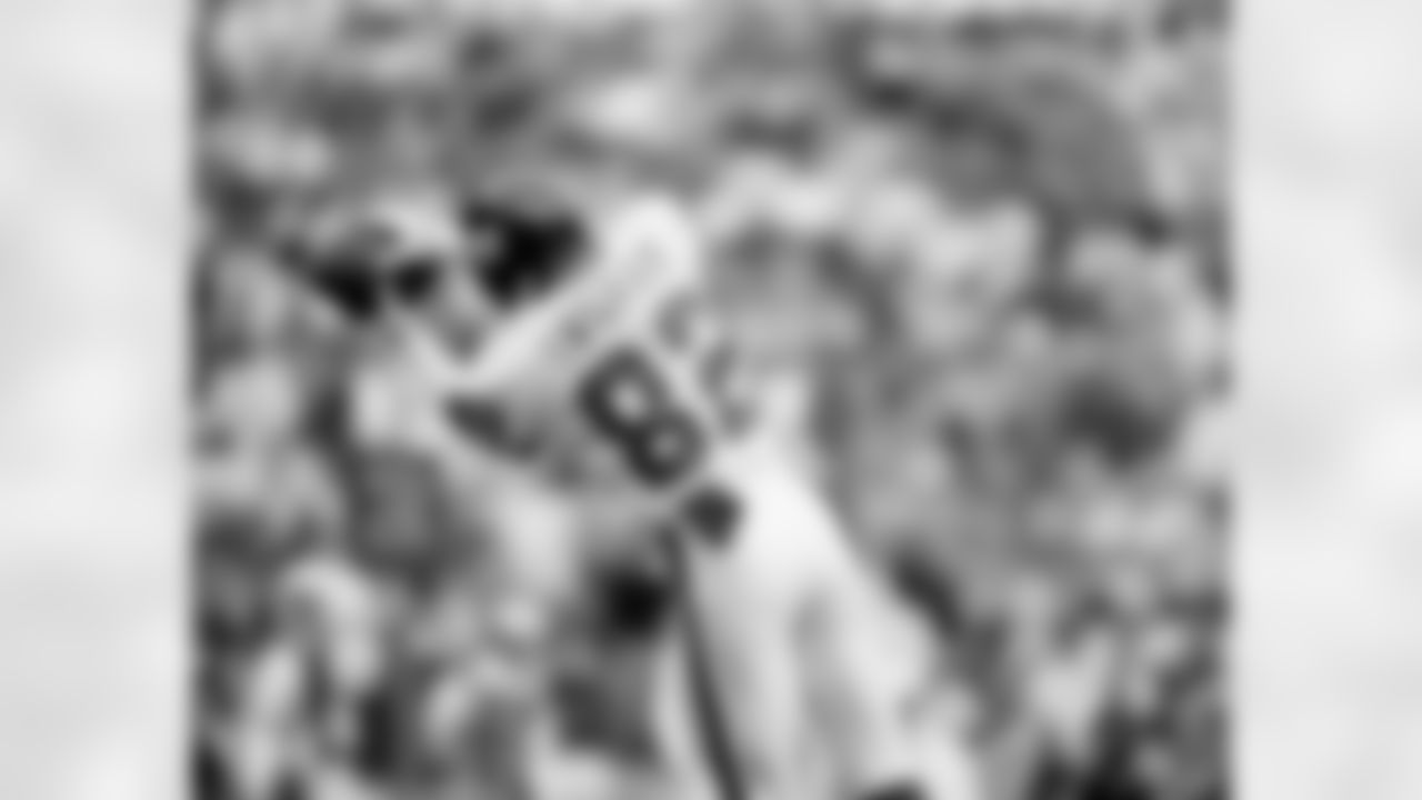 New York Giants wide receiver Mark Ingram (82) catches a touchdown pass on November 25, 1990 at Veterans Stadium in Philadelphia, Pennsylvania. (AP Photo/Paul Spinelli)