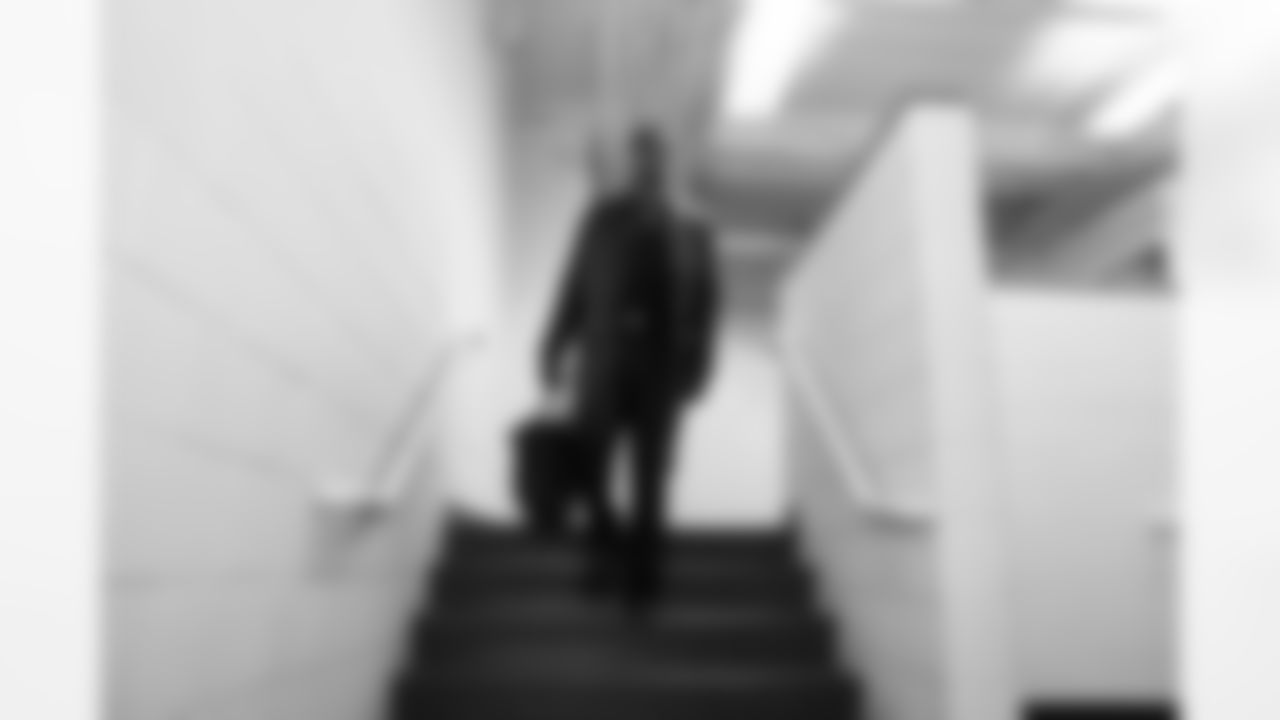 QB Jameis Winston (19)