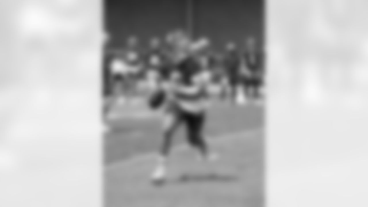 QB Jaxson Dart (6)