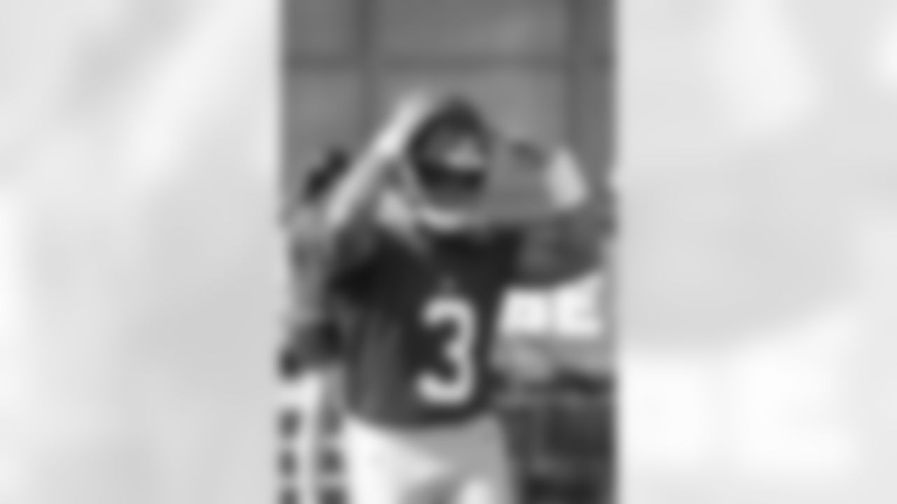 QB Russell Wilson (3)