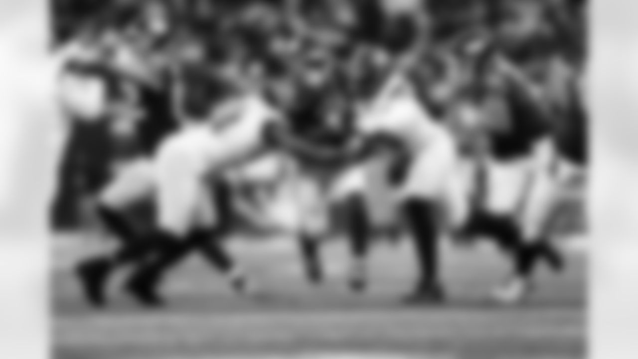 RB Tyrone Tracy Jr. (29)