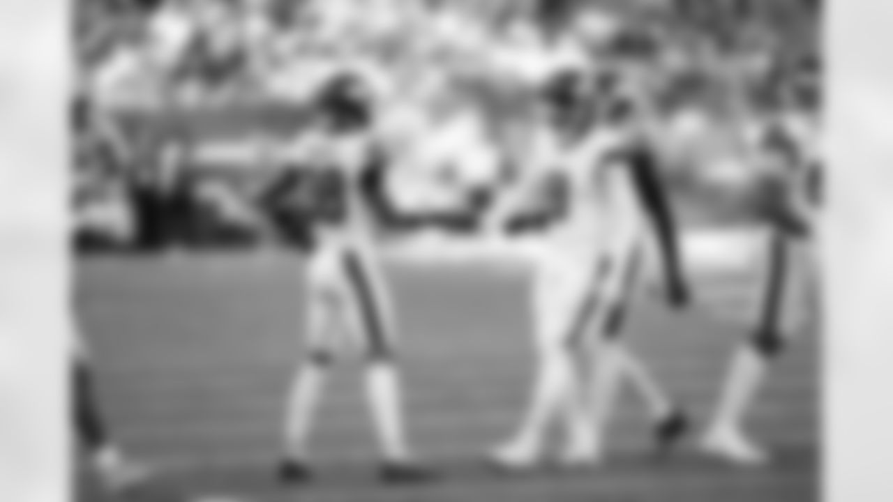 CB Cor'Dale Flott (28), S Jevón Holland (8)