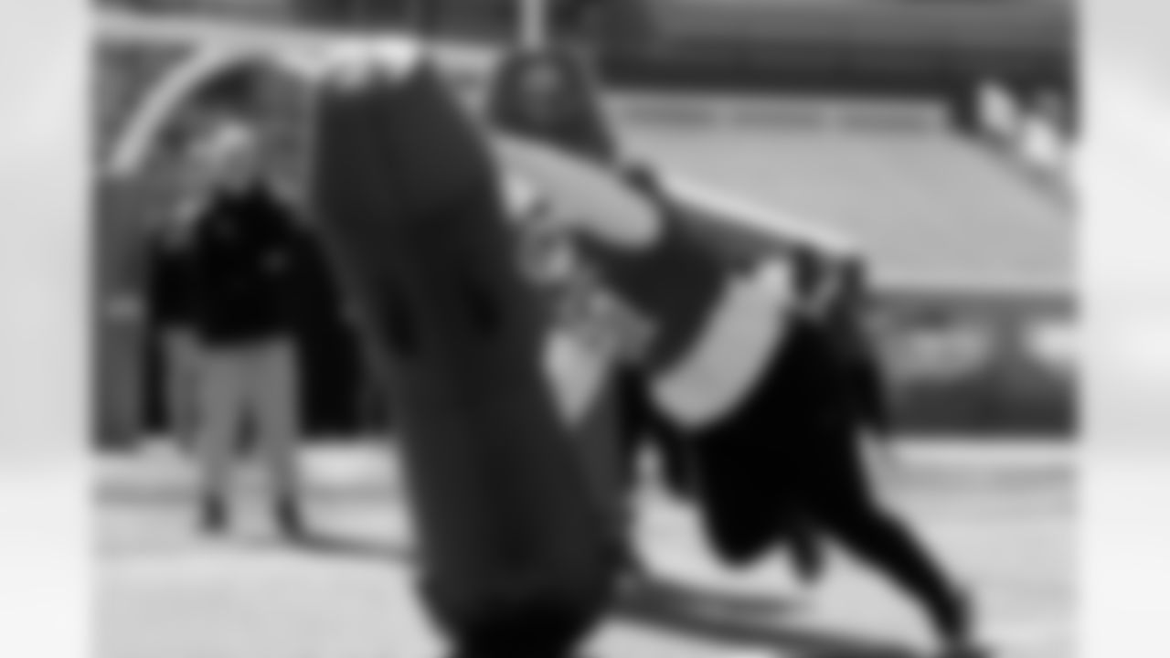 National Team defensive tackle Bryson Eason (20), of Tennessee, runs through drills during practice for the Senior Bowl NCAA college football game Tuesday, Jan. 27, 2026, in Mobile, Ala. (AP Photo/Butch Dill)