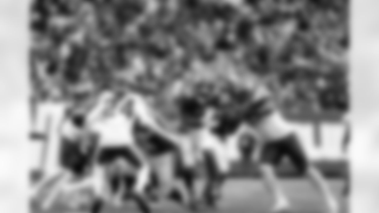 RB Tyrone Tracy Jr. (29)