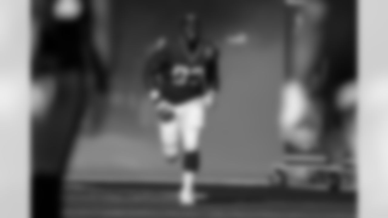 DL Rakeem Nuñez-Roches (93)