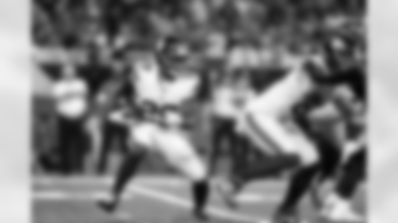 RB Tyrone Tracy Jr. (29)