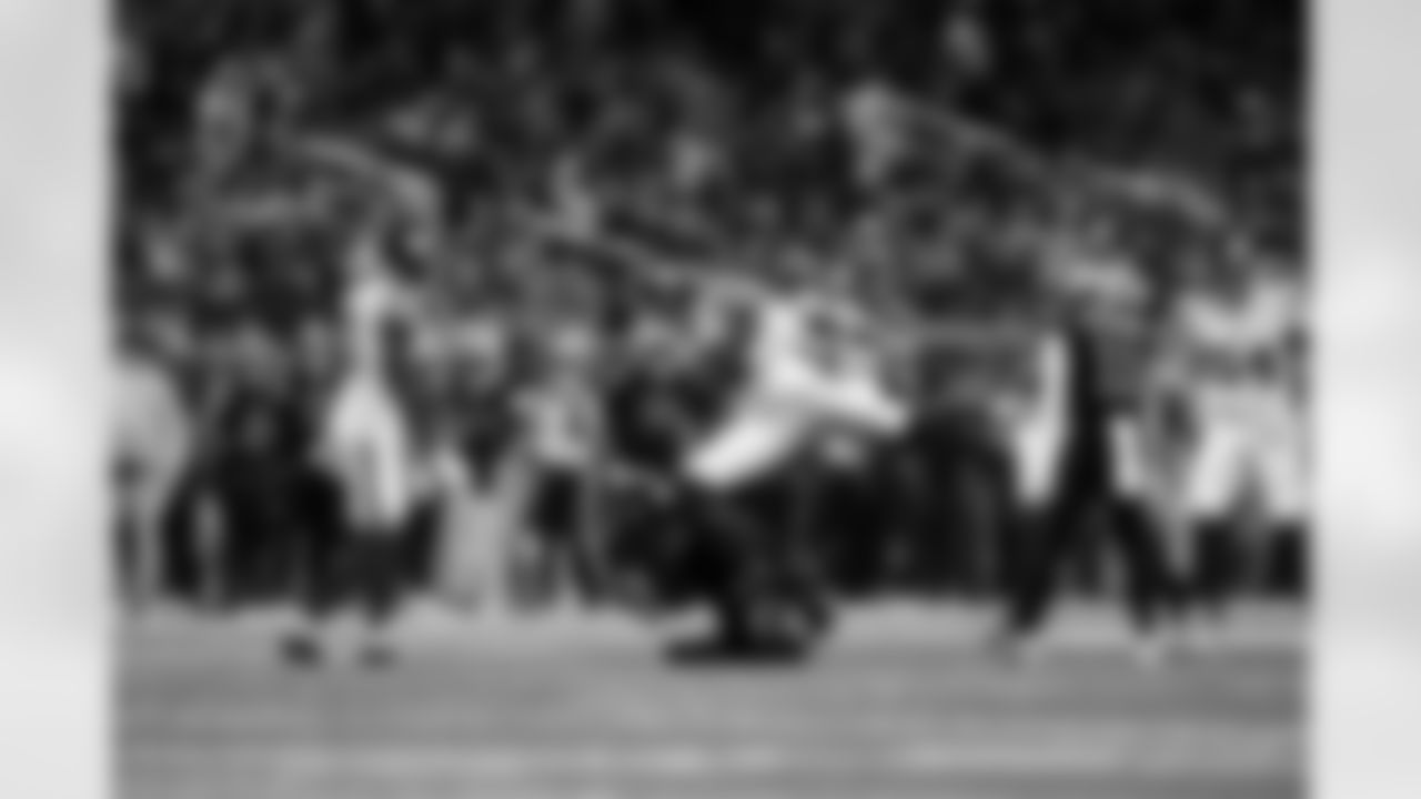 OLB Zaire Barnes (46)