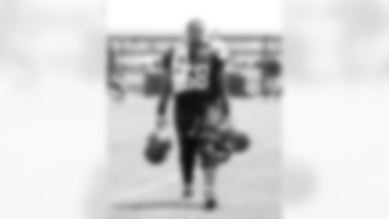 OL Jaison Williams (68)