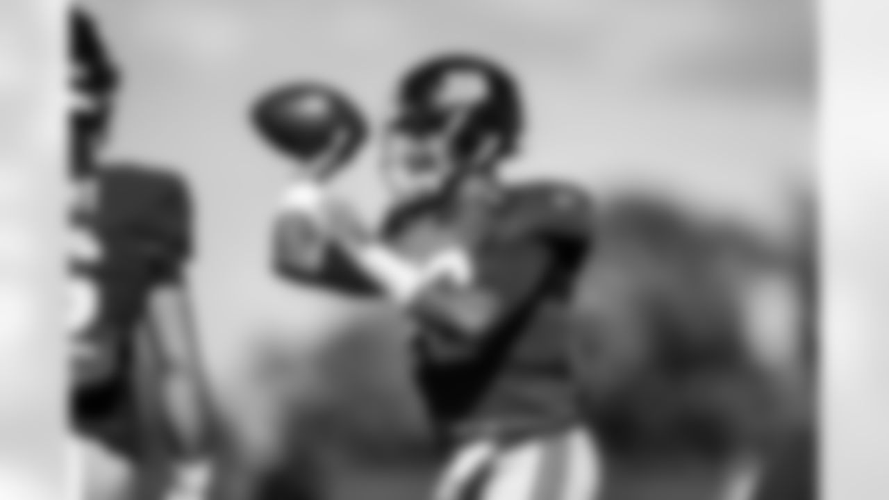 QB Jameis Winston (19)