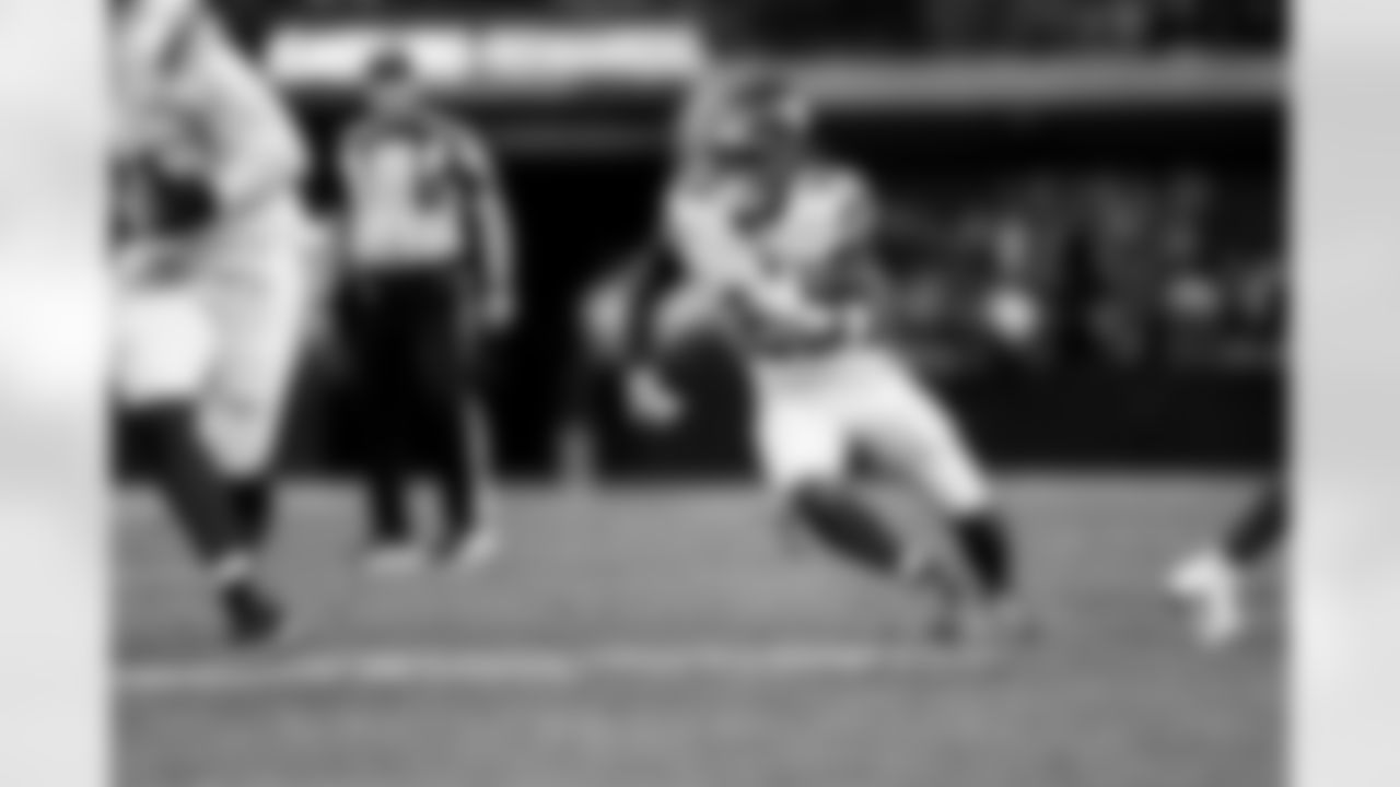 RB Tyrone Tracy Jr. (29)