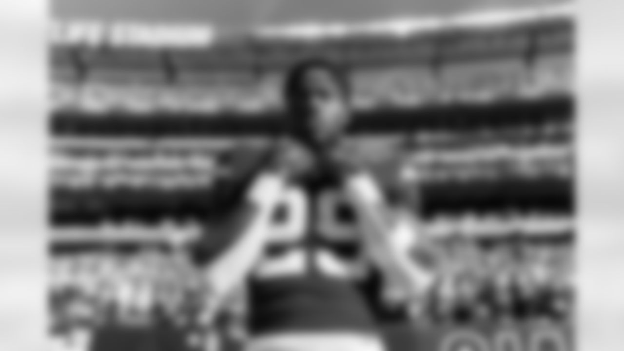 RB Tyrone Tracy Jr. (29)