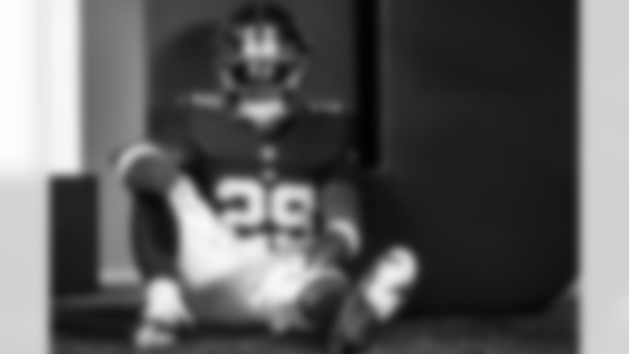 RB Tyrone Tracy Jr. (29)