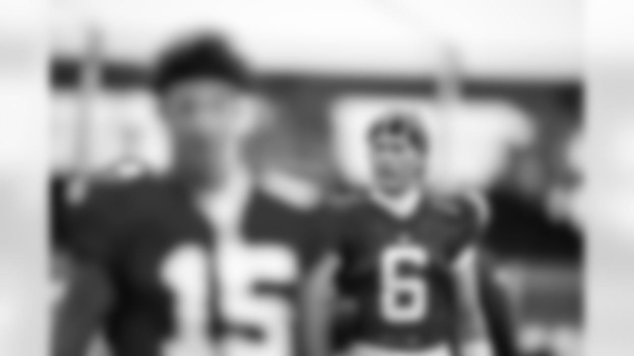QB Jaxson Dart (6)