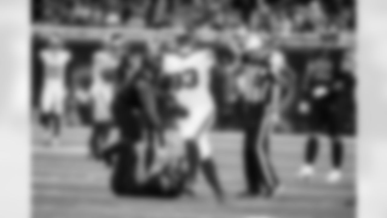 DL Rakeem Nuñez-Roches (93)