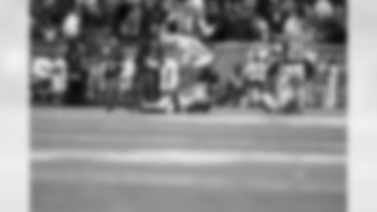 WR Isaiah Hodgins (89)