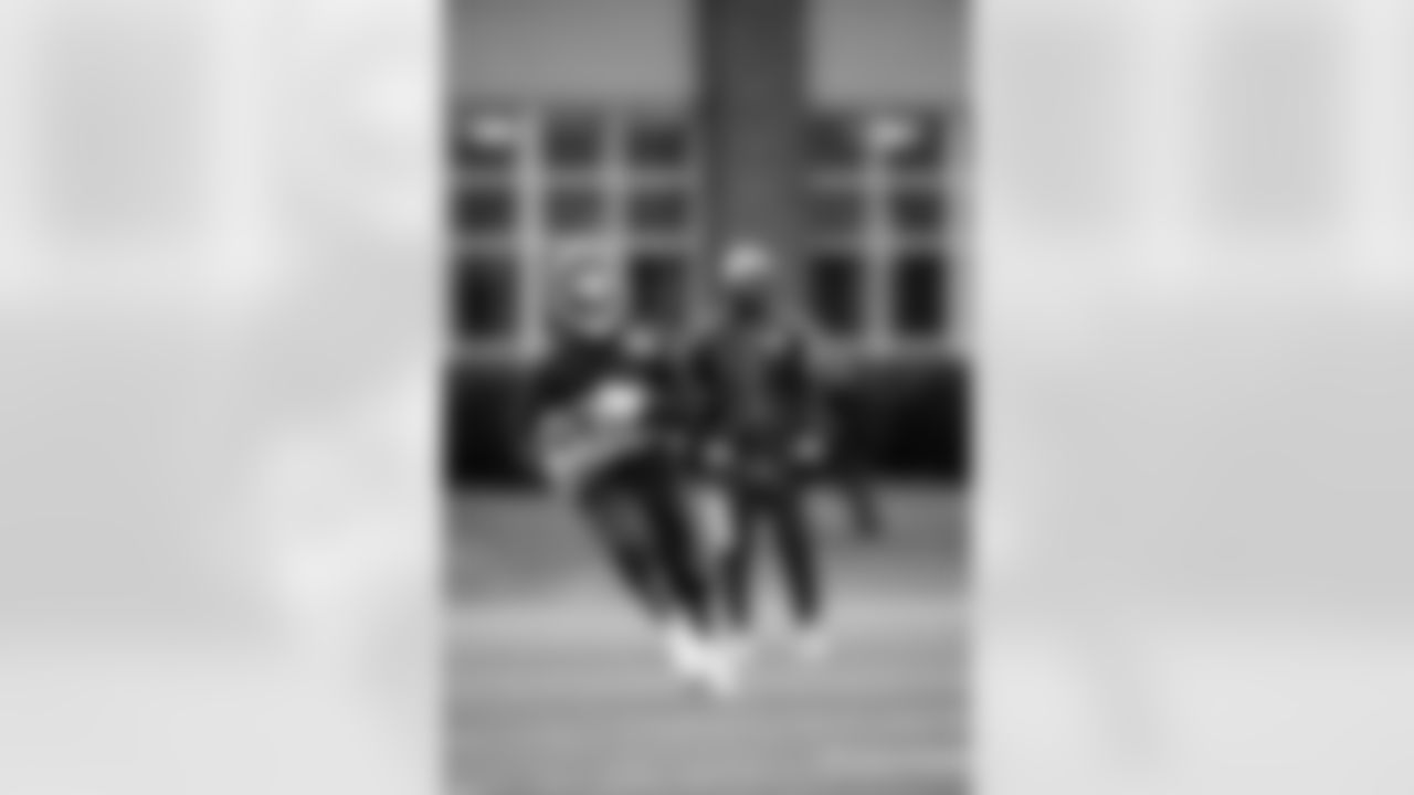 WR Xavier Gibson (88)