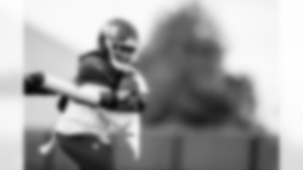 RB Dante Miller (25)