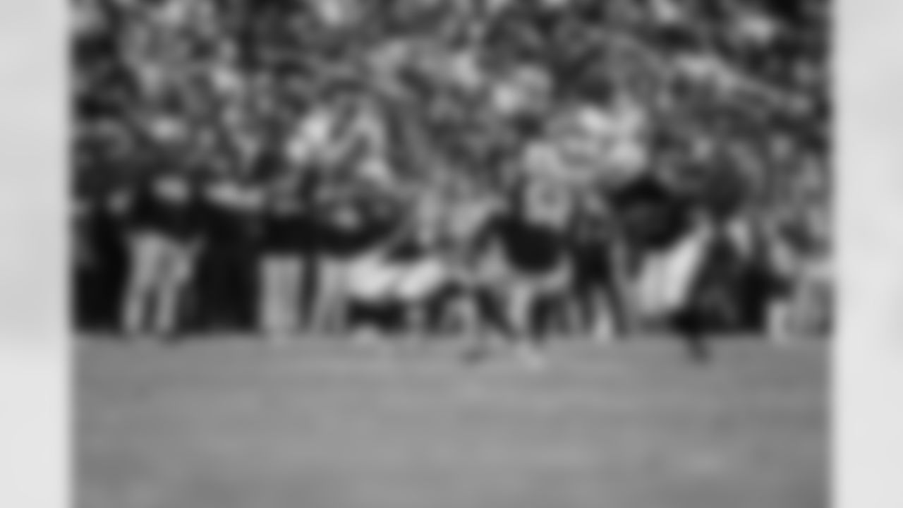 WR Isaiah Hodgins (89)