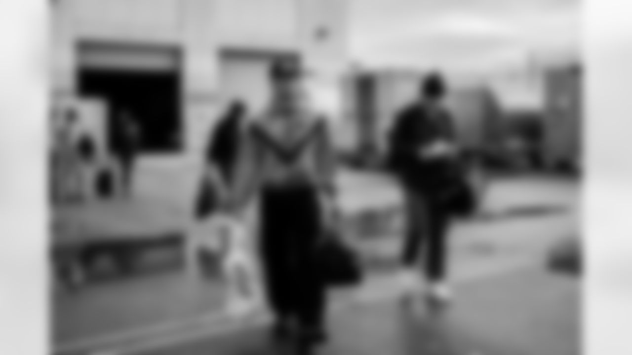 WR Isaiah Hodgins (89)