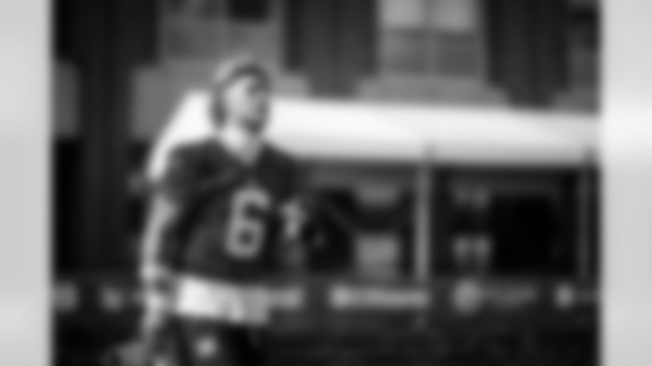 QB Jaxson Dart (6)
