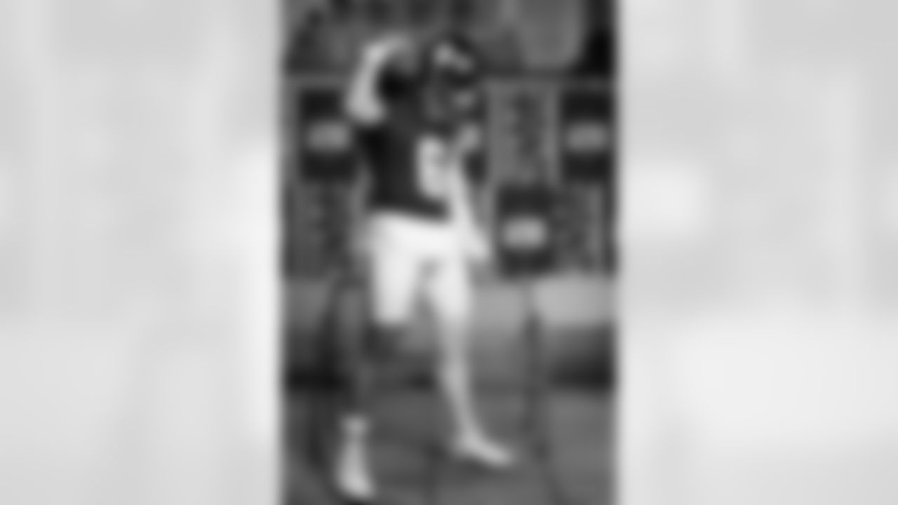 QB Jaxson Dart (6)
