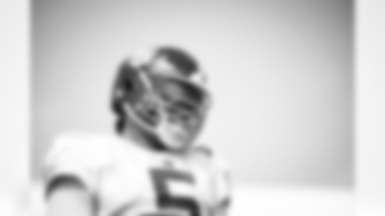 OLB Kayvon Thibodeaux (5)