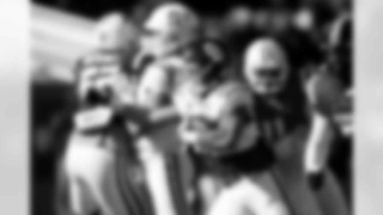 American Team running back Jaydn Ott (8), of Oklahoma, carries the ball during the first half of the Senior Bowl NCAA college football game Saturday, Jan. 31, 2026, in Mobile, Ala. (AP Photo/Butch Dill)