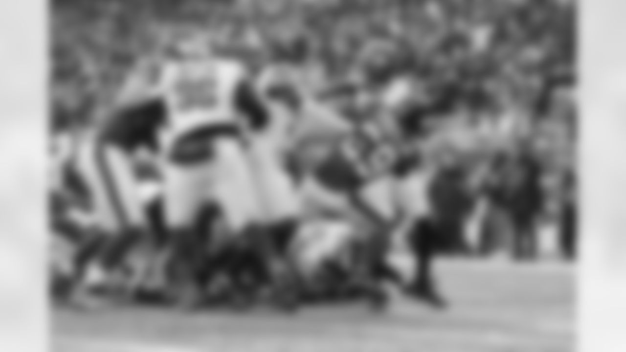 RB Tyrone Tracy Jr. (29)