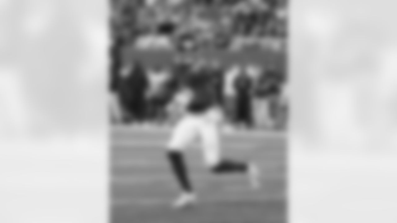 New York Giants quarterback Jameis Winston (19)