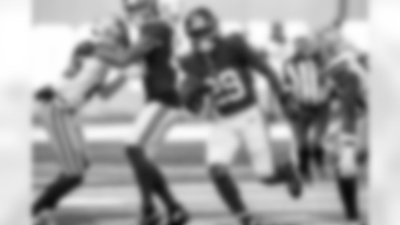 RB Tyrone Tracy Jr. (29)