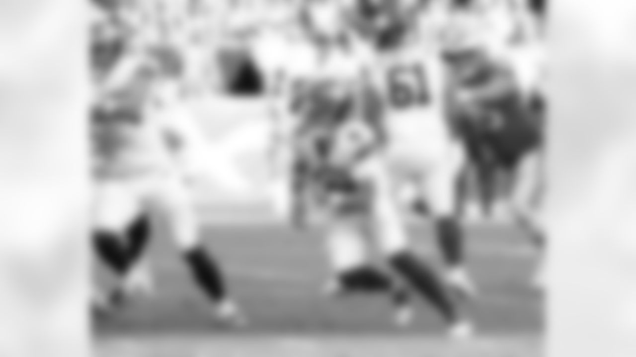 New York Giants quarterback Jaxson Dart (6)