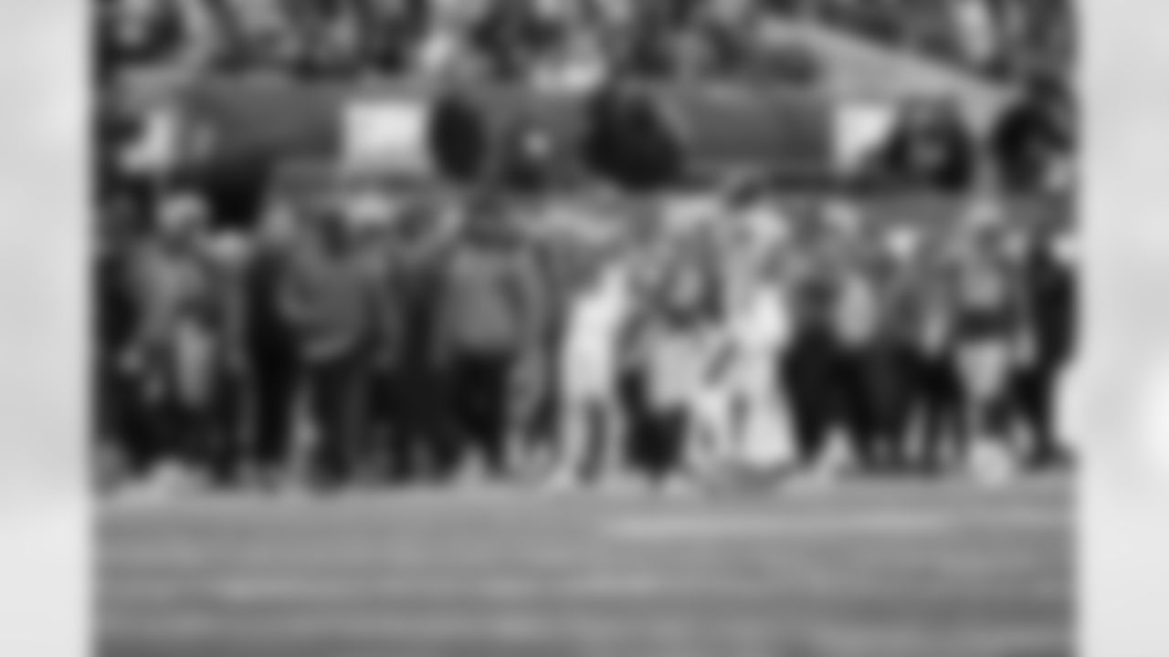 WR Isaiah Hodgins (89)