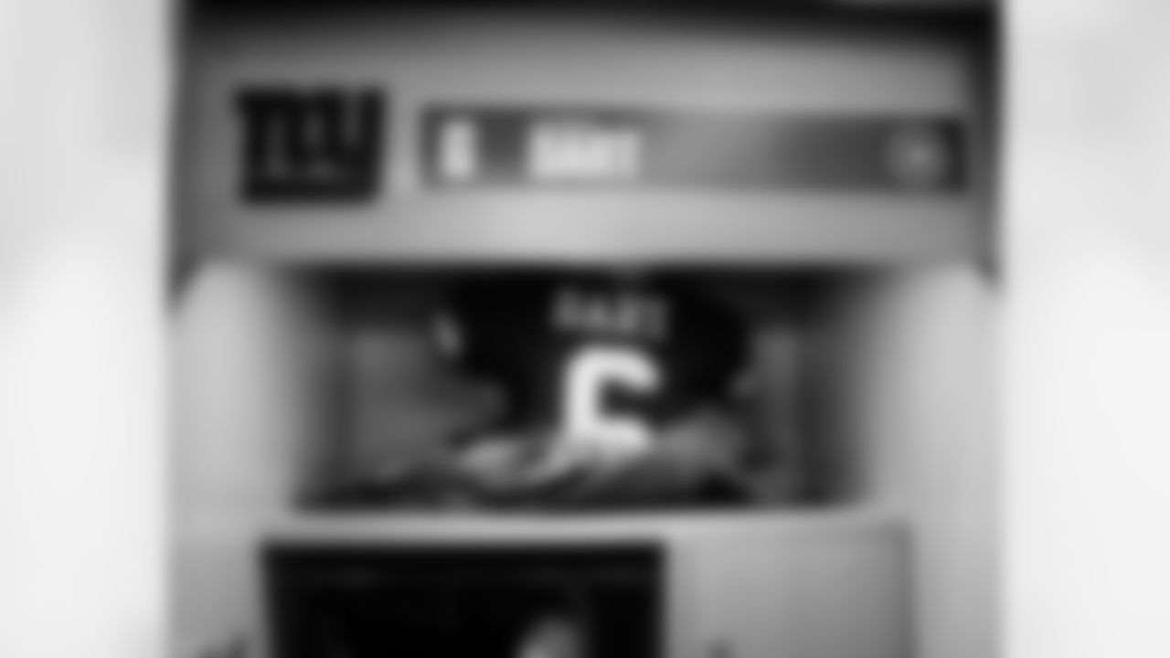 New York Giants quarterback Jaxson Dart (6)